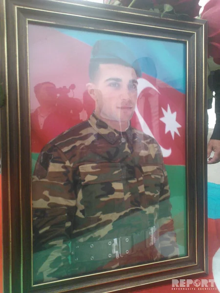 Aprel döyüşlərində şəhid olan hərbçinin medalı valideyninə təqdim olunub - FOTO