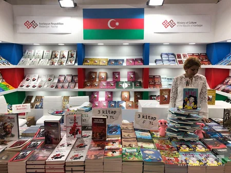İstanbulda Beynəlxalq Kitab Sərgisi açılıb