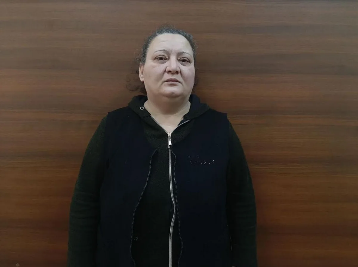 Azərbaycana bədəninin daxilində və ayaqqabısının dabanında narkotik keçirən qadın saxlanılıb