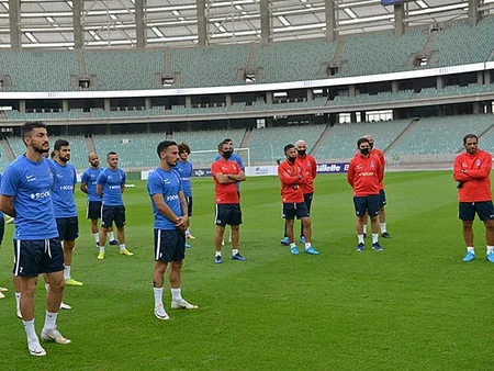 Rövnəq Abdullayev milli komanda ilə görüşüb