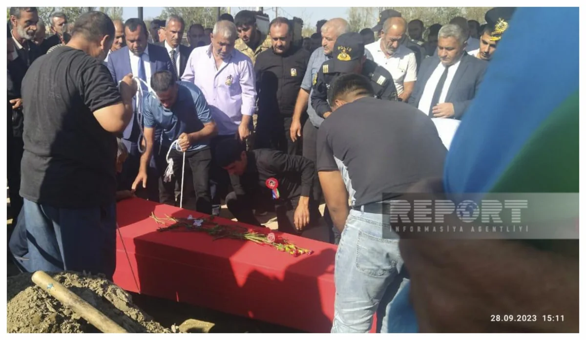 Otuz il əvvəl Füzulidə itkin düşən hərbçinin nəşi Salyanda dəfn edilib - YENİLƏNİB