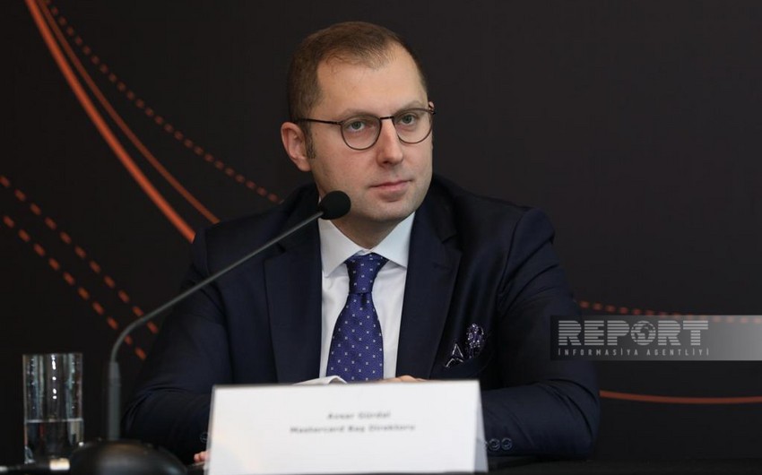 “Mastercard” kartları ilə 4 Azərbaycan bankına xaricə pul göndərilməsinə icazə verilib