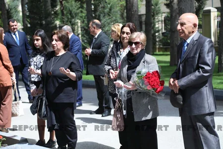 Xalq şairi Fikrət Qocanın abidəsinin açılışı olub