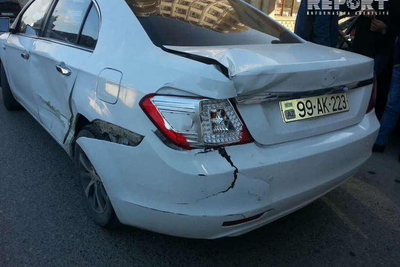 В Абшероне столкнулись пассажирский автобус и легковой автомобиль