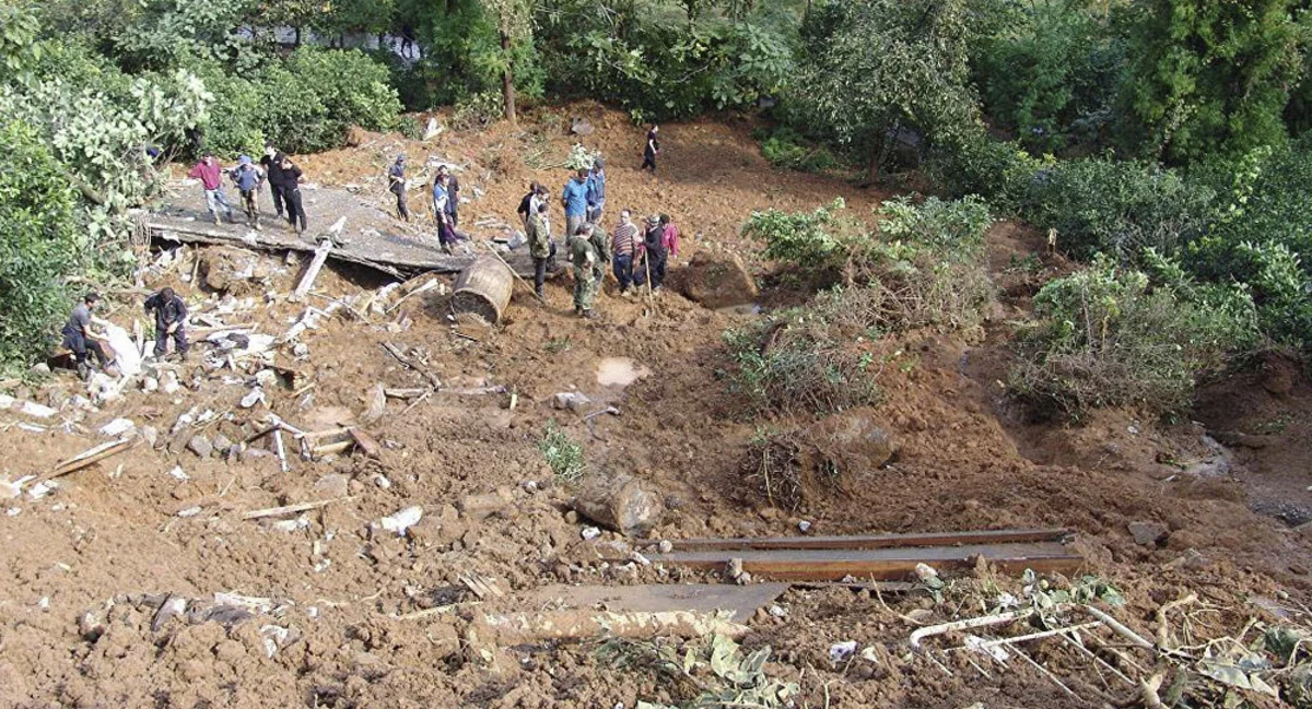 ​Özbəkistanda torpaq sürüşməsi olub, 5 nəfər ölüb