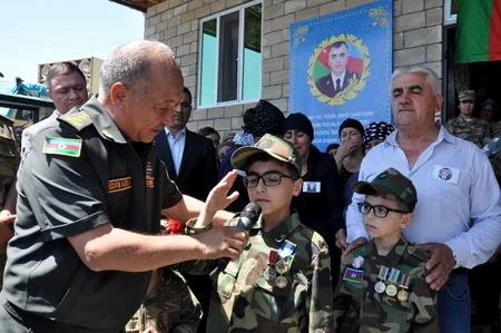 Şəhid Aqil Omarovun ailəsinə “Şücaətə görə” medalı təqdim edilib - FOTO