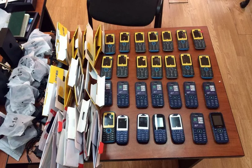 Azərbaycan gömrükçüləri avtomobildən 28 ədəd mobil telefon aşkar ediblər