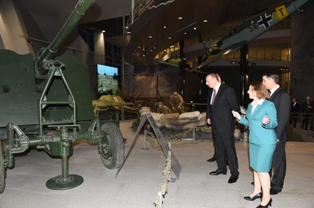 Prezident İlham Əliyev Belarus Dövlət Böyük Vətən Müharibəsi Tarixi Muzeyi ilə tanış olub