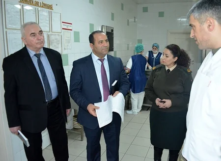 Представители аппарата омбудсмена посетили госпиталь ВС Азербайджана