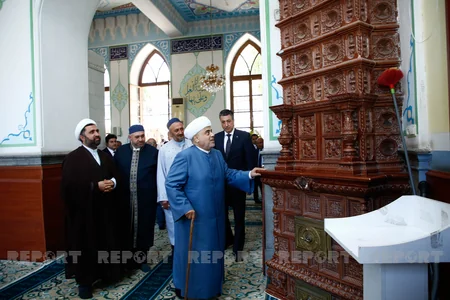 Allahşükür Paşazadə Tbilisi Cümə məscidini ziyarət edib