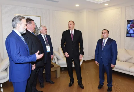 ​Президенту Ильхаму Алиеву вручен Чемпионский пояс в самбо