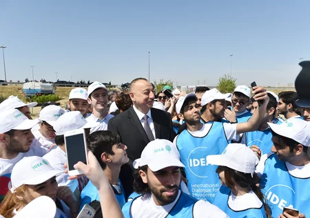 Prezident İlham Əliyev ulu öndər Heydər Əliyevin doğum gününə həsr olunan ağacəkmə aksiyasında iştirak edib - YENİLƏNİB