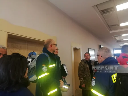 Репортаж из аэропорта в Газиантепе, принимающего помощь и спасателей 