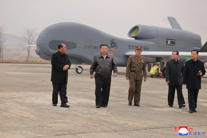 Kim Çen In yerli istehsal olan yeni pilotsuz uçuş aparatları ilə tanış olub