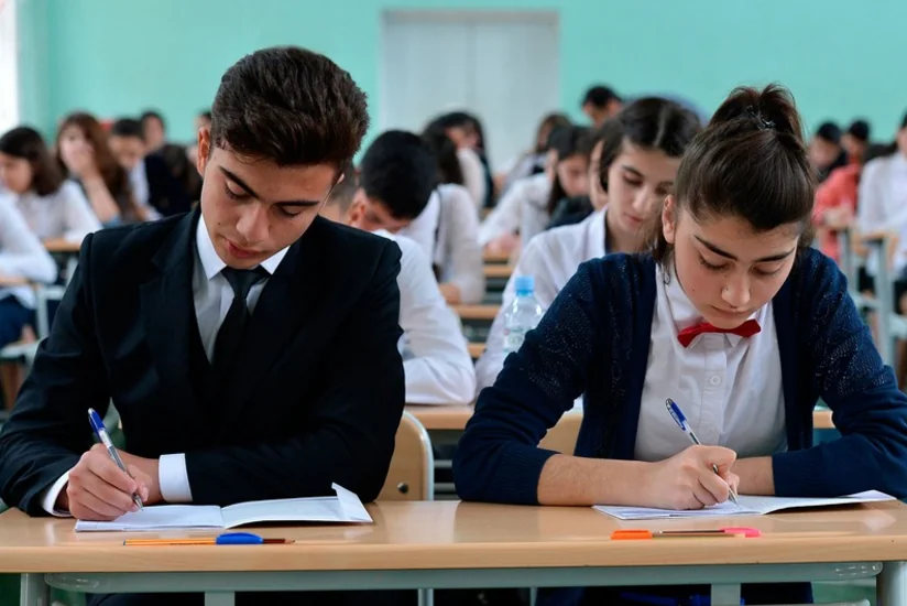 Bu il Azərbaycanda orta məktəbi bitirən 126 şagird qızıl, 95-i isə gümüş medalla təltif olunub - SİYAHI