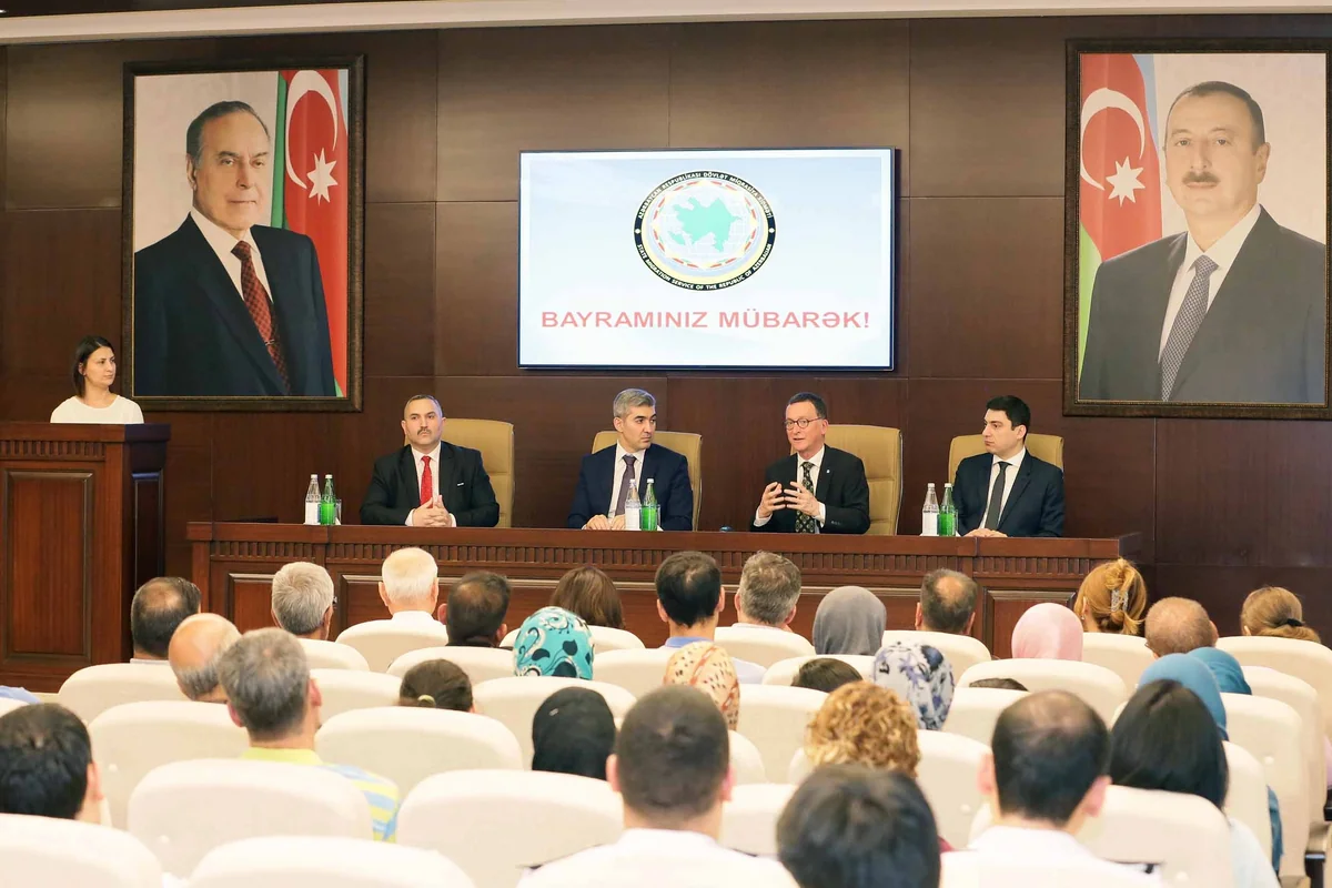 Dövlət Miqrasiya Xidmətinin rəisi Azərbaycanda qaçqın statusu alan şəxslərlə görüşüb