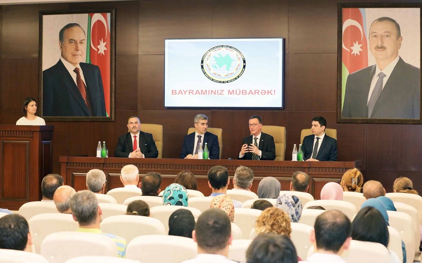 Dövlət Miqrasiya Xidmətinin rəisi Azərbaycanda qaçqın statusu alan şəxslərlə görüşüb