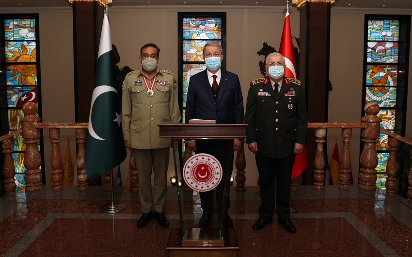 Hulusi Akar Pakistanın Baş Qərargah rəisi ilə görüşüb