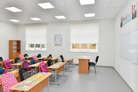 İlham Əliyev Sarayda yeni inşa edilən məktəbdə yaradılan şəraitlə tanış olub