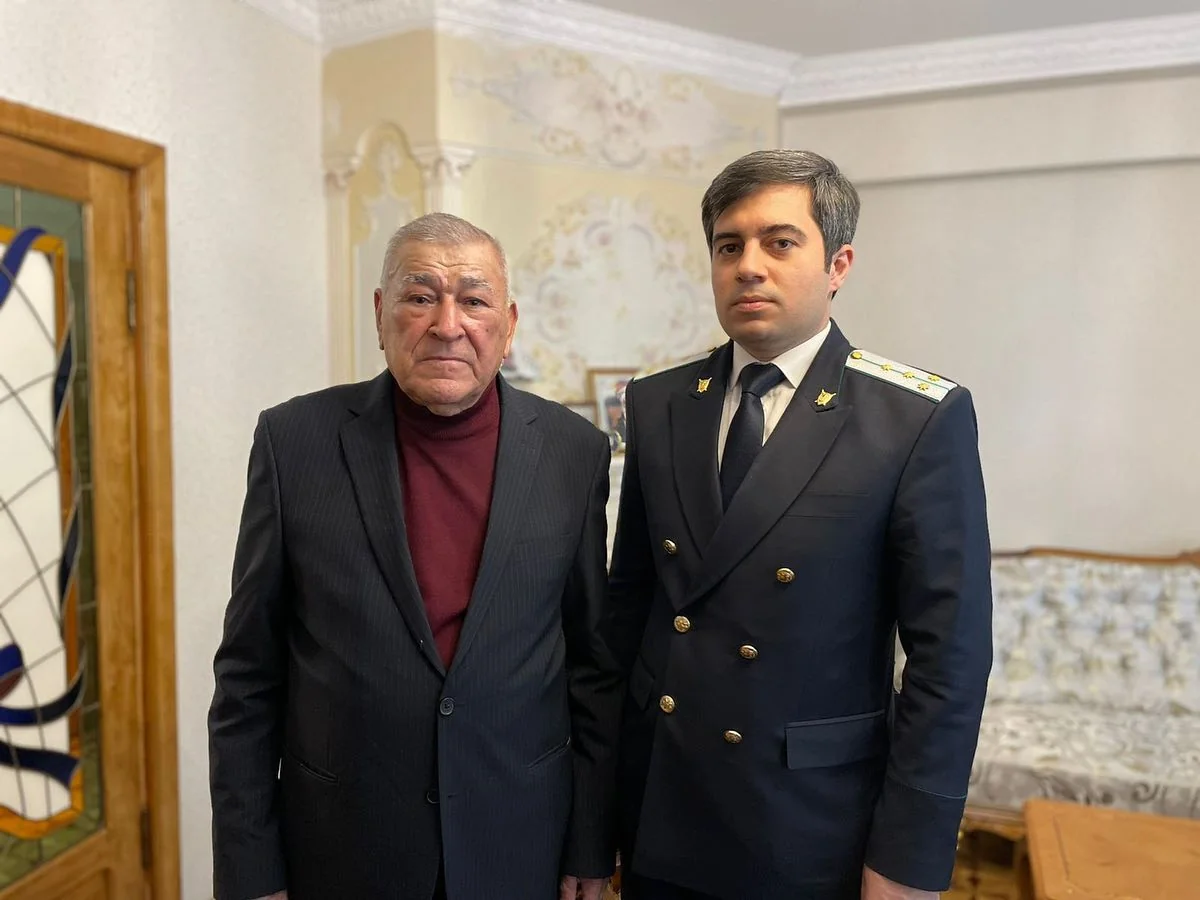 Baş Prokurorluğun əməkdaşları veteran Firudin Məmmədovu ziyarət ediblər