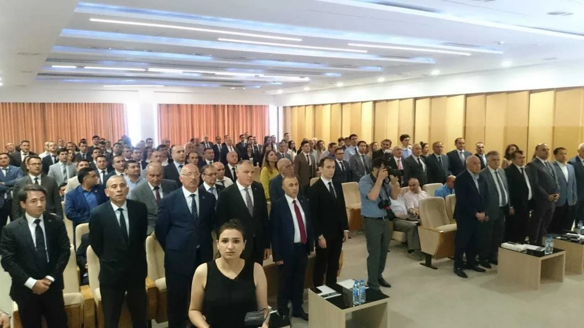 Yeni vəkillər and içiblər