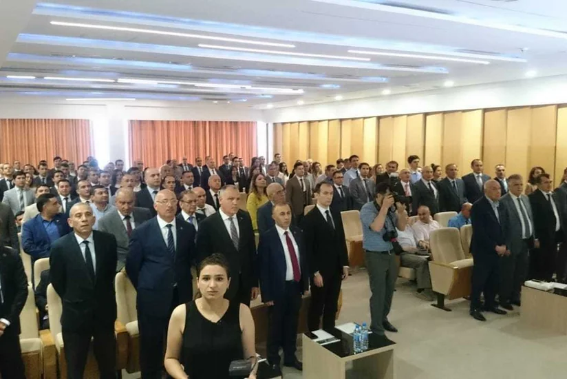 Yeni vəkillər and içiblər
