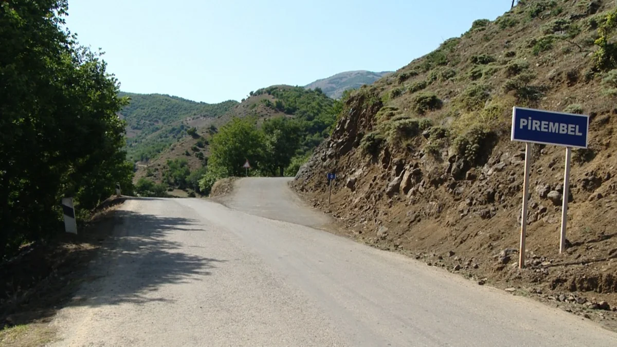 Yardımlıda iki kəndin yolu təmir olunub