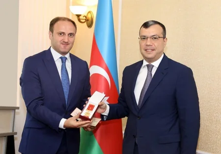 Sahil Babayev nazirlik əməkdaşlarına vəsiqələr və medallar təqdim edib