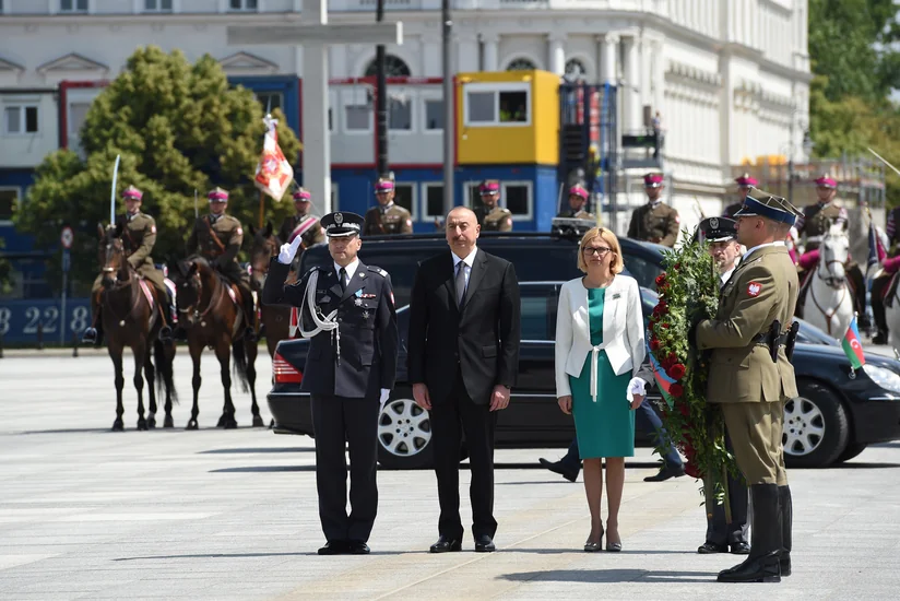 Президент Ильхам Алиев посетил памятник Неизвестному солдату в Варшаве