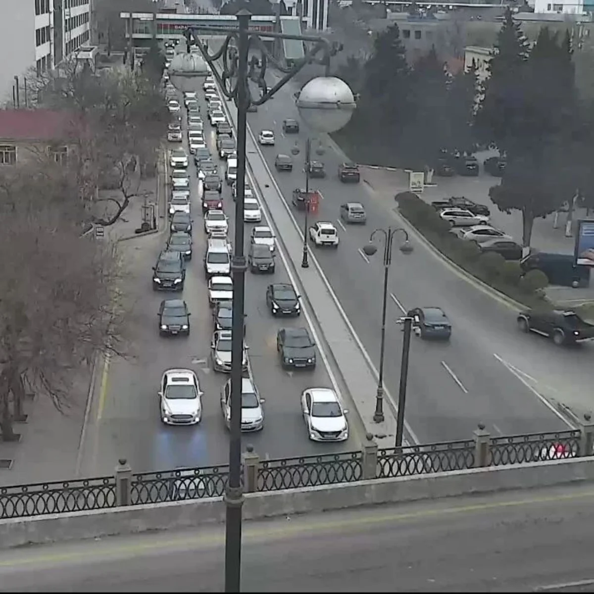 Bakının bir sıra yollarında tıxac var - SİYAHI