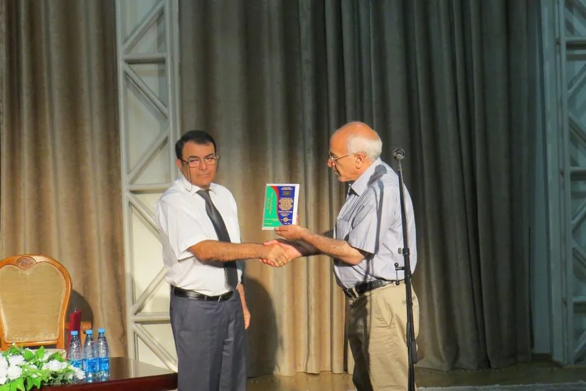 Dram Teatrının direktoru qızıl medalla mükafatlandırılıb