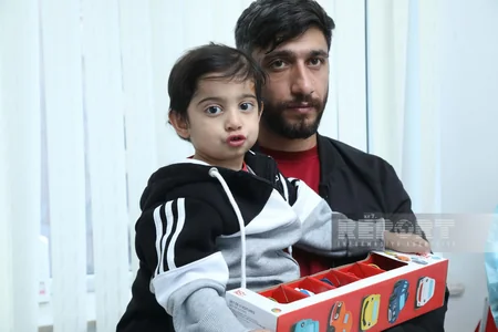 Dördgünlük körpəsi ilə zəlzələ bölgəsindən gələn qadın: Güclə canımızı qurtardıq