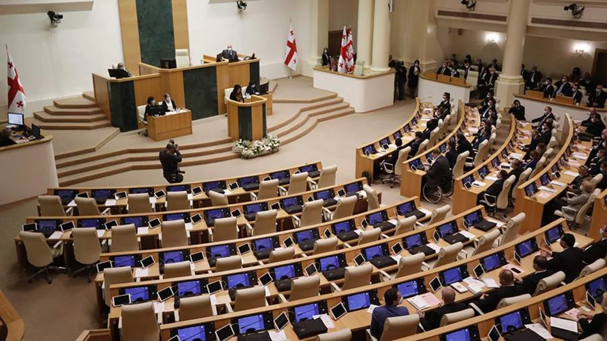 Gürcüstan parlamenti Prezidentin mübahisəli qanunla bağlı vetosunu dəf edə biləcək