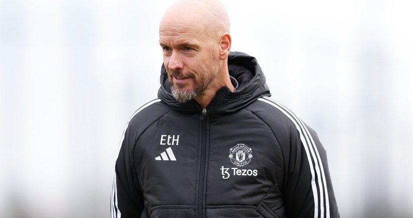 Erik ten Hag in pole position to take suddenly vacant Ajax job