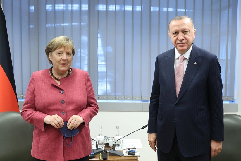 Ərdoğan Almaniya kansleri ilə görüşüb