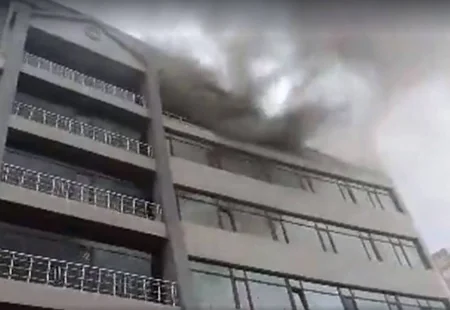 Bakıda biznes mərkəzində baş verən yanğın söndürülüb, 40 nəfər təxliyyə olunub - YENİLƏNİB - 2