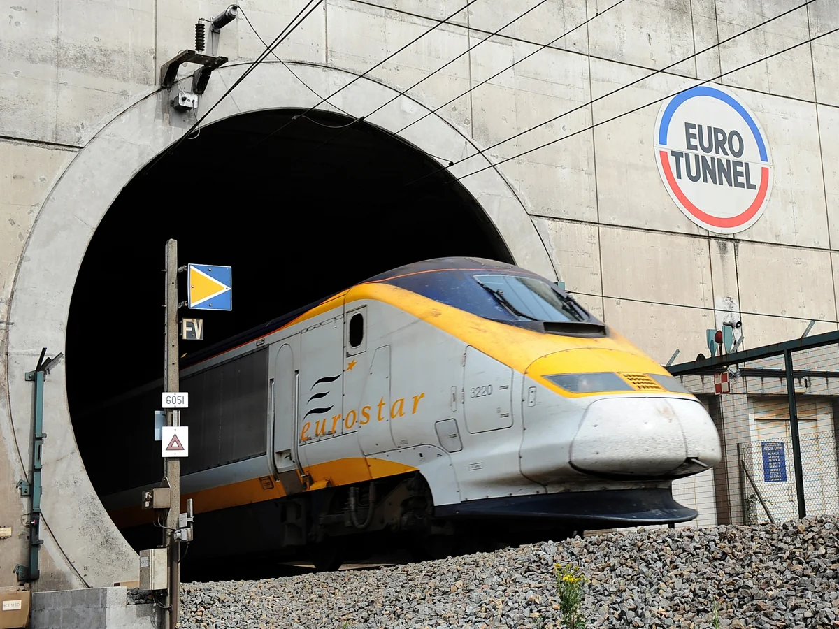 Eurotunnel seeks 9.7 million euros after migrant disruption