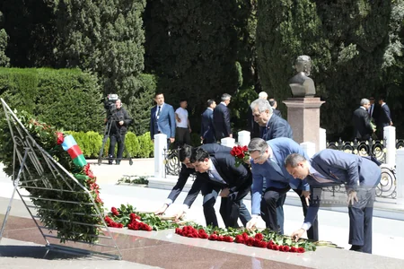 Ümummilli Lider Heydər Əliyevin xatirəsi anılır - FOTOREPORTAJ