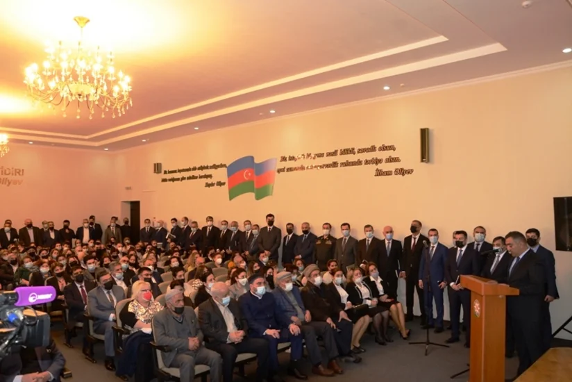 Eldar Əzizov Keşlədə sakinlərlə görüşüb