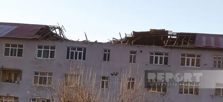 Güclü külək Oğuzda yaşayış binalarının və fərdi evlərin dam örtüyünü uçurub