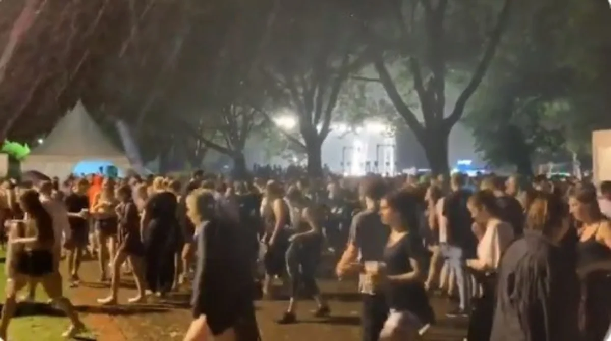 В результате обрушения сцены в Германии пострадали 23 человека - ВИДЕО - ФОТО