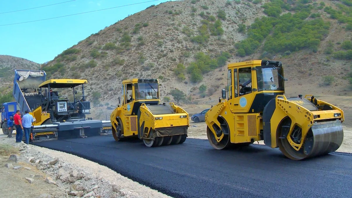 Xızı rayonunun Qarabulaq avtomobil yolu yenidən qurulur