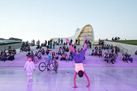 Heydər Əliyev Mərkəzinin parkında konsert təşkil olunub
