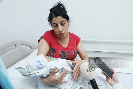 Dördgünlük körpəsi ilə zəlzələ bölgəsindən gələn qadın: Güclə canımızı qurtardıq