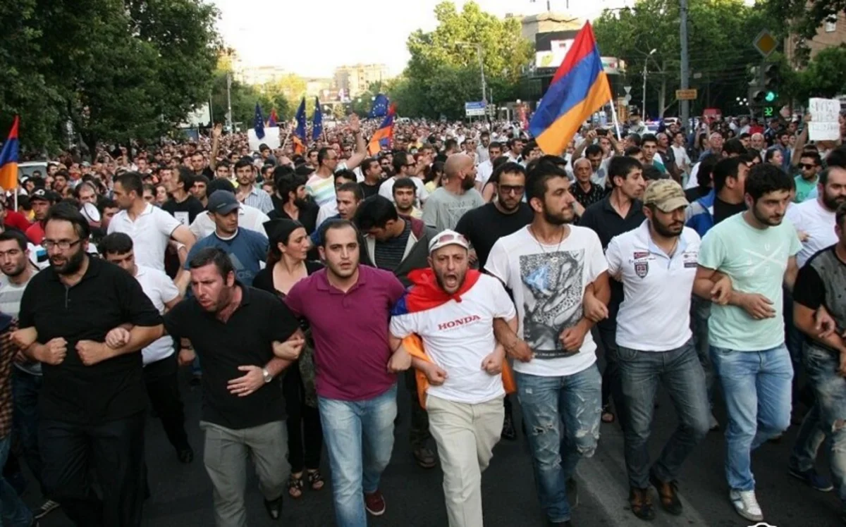 В центре Еревана проходит акция протеста