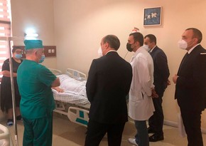 Təhsil naziri özünü məktəb binasından atan şagirdə baş çəkib
