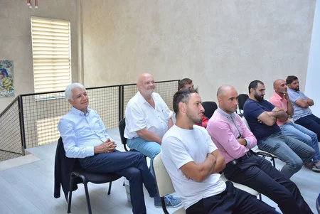 Almaniyalı mütəxəssis Şamaxının akademiyasında çalışan və Ağsu şəhərindən olan məşqçilərlə görüş keçirilib
