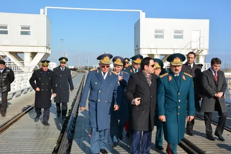 ​Dövlət Sərhəd Xidməti və Gömrük Komitəsinin başçıları yeni Bakı limanında mövcud vəziyyətlə tanış olublar