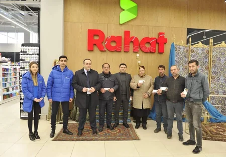 Regional İnkişaf İctimai Birliyi və RAHAT” supermarketi aztəminatlı ailələrə Novruz bayramı münasibətilə bazarlıq kuponları hədiyyə edib