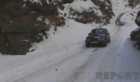 ​Quba-Xınalıq yoluna qaya parçaları düşüb